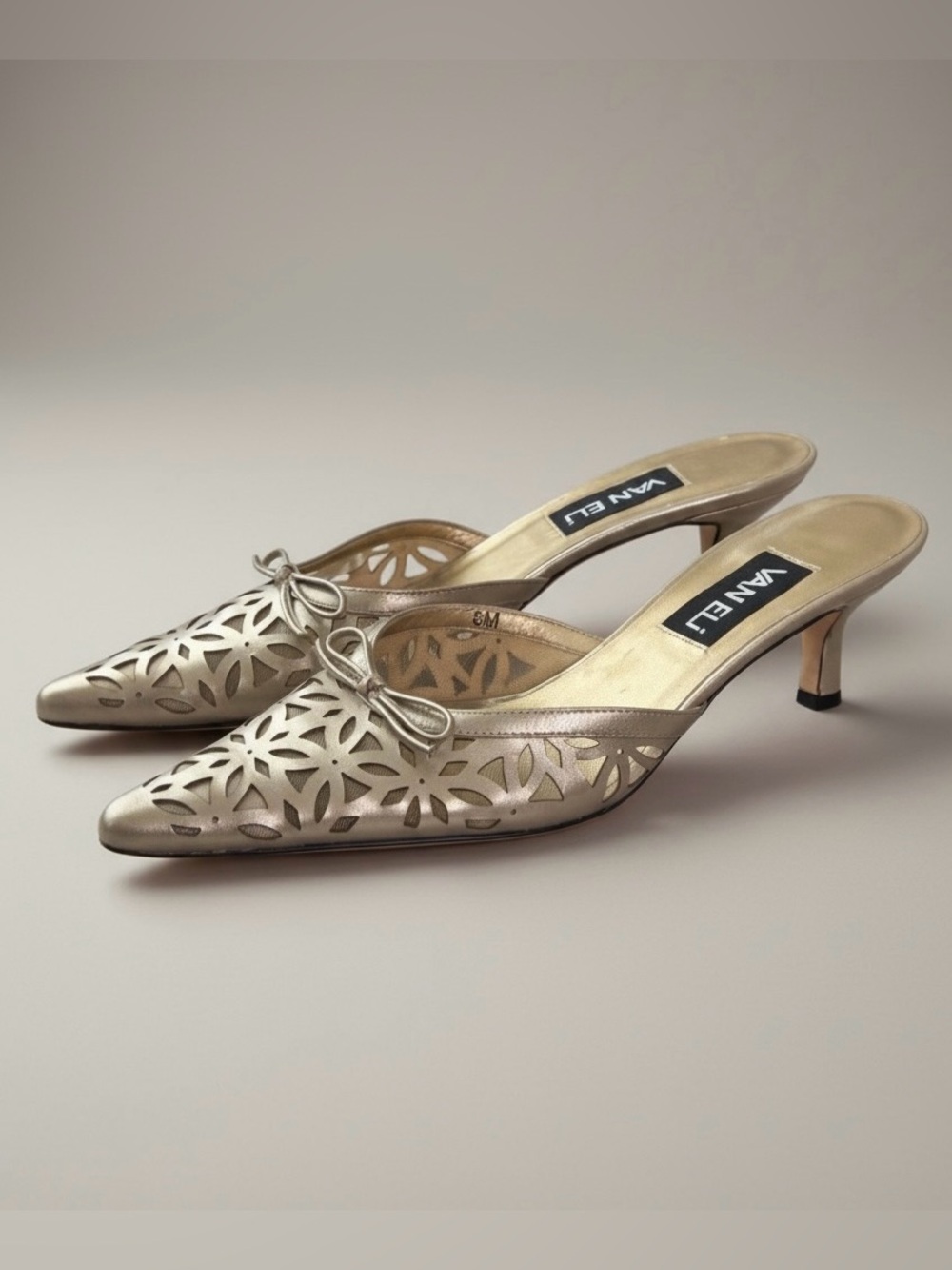 VAN ELi Gold Leather Kitten Heel Mules Size 8 Pointed Toe Slip On Italy